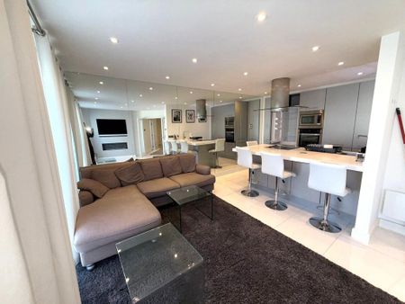 2 bedroom flat to rent - Photo 2