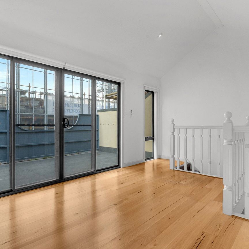 13 Kelvin Place, Carlton - Photo 1