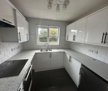 3 bedroom detached house to rent - Photo 3
