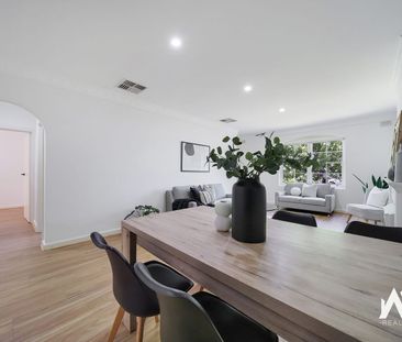 Spacious Georgian-Colonial home with garage and street frontage - Photo 6