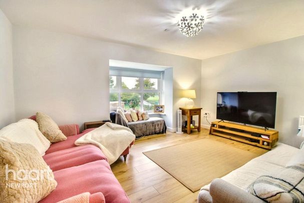 4 bedroom detached house to rent - Photo 1