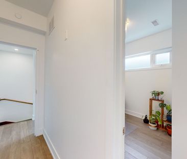 For Lease - 3258 Dundas Street, Toronto, Ontario - Photo 6