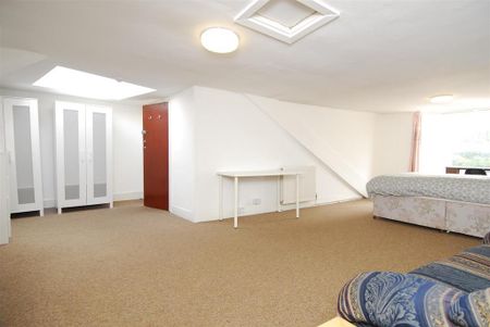 4 bedroom flat to rent - Photo 5