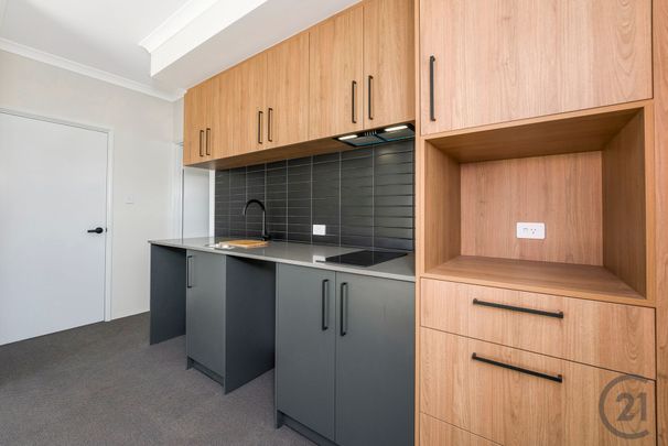 Low Maintenance 1 Bedroom Studio - Photo 1