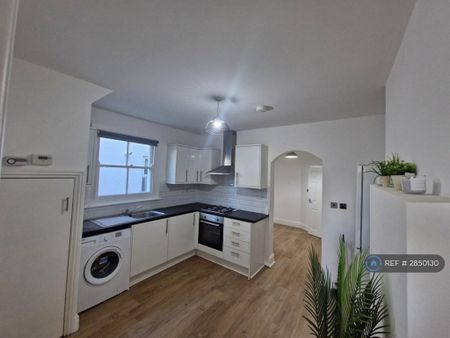 2 bedroom flat to rent - Photo 3