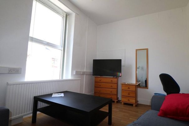 4 bedroom semi-detached house to rent - Photo 1