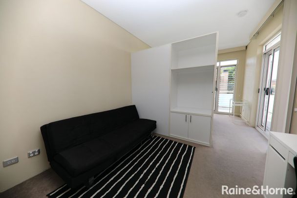 Two Partly Furnished Studios in the Heart of Randwick - Walk to UNSW, POWH & Royal Randwick Shopping Centre! - Photo 1