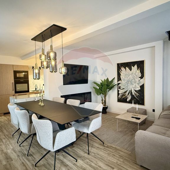 Parte de casă cu etaj – lux, interior superb, 2 locuri... - Fotografie 1