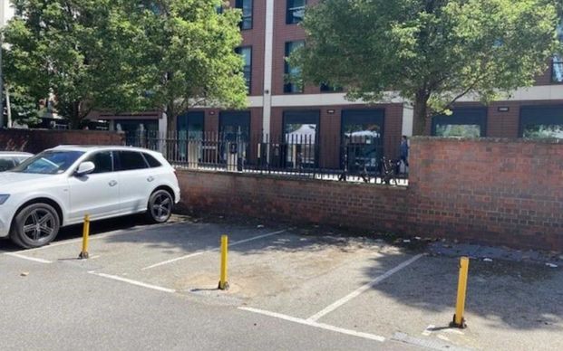 A fantastic unfurnished two bedroom apartment with water views and access to allocated parking. - Photo 1