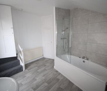 2 bedroom end of terrace house to rent - Photo 3