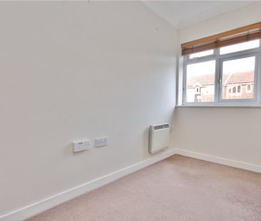 Kingston Road, Staines-upon-Thames, Surrey, TW18 4EJ - Photo 1