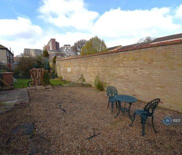 2 bedroom maisonette to rent - Photo 6