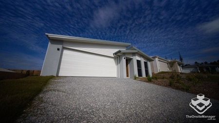 NEARLY BRAND NEW! SPACIOUS & MODERN house in Pimpama - Photo 5