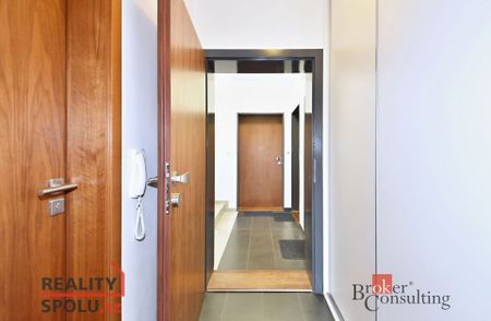 Pronájem bytu 1+kk a garsoniéry 34 m² - Photo 2