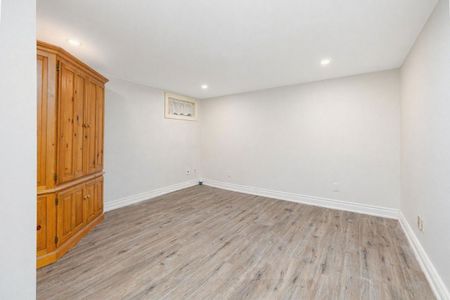 For Lease - 10 Holman Crescent Unit# Lower, Aurora, Ontario - Photo 4