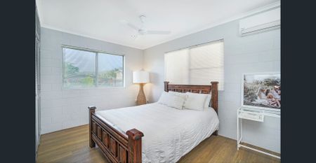 Renovated home with spacious yard - Photo 4