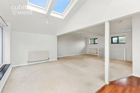 4 bedroom end of terrace house to rent - Photo 5