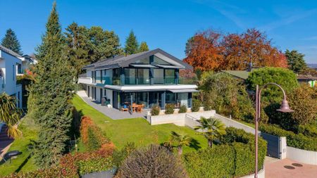 Un bien d'exception alliant confort, modernité, espaces généreux et vue lac - Photo 4