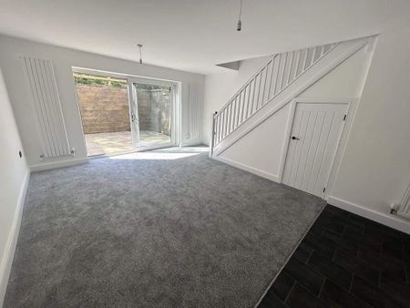 3 bedroom terraced house to rent - Photo 2