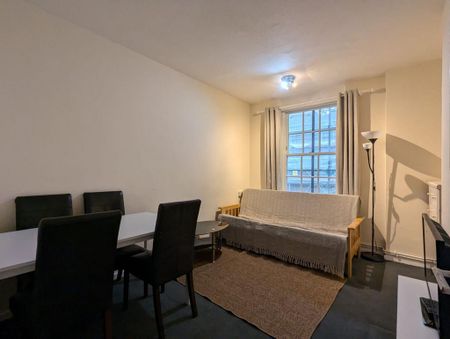 3 bedroom flat to rent - Photo 2