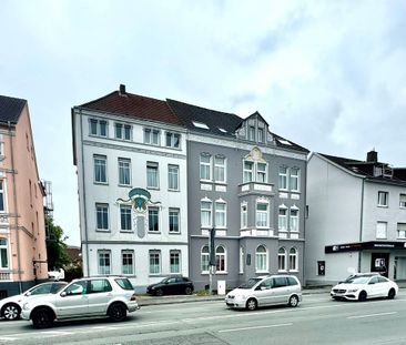 Zentrale 2-Raum-Altbauwohnung mit Einbauküche & Loggia - Foto 2