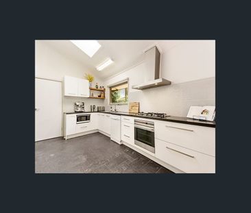 Spacious Four-Bedroom Family Home in Prime Vermont Location - Photo 5