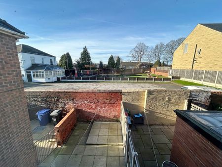 2 bedroom terraced house to rent - Photo 5