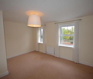 3 bedroom semi-detached house to rent - Photo 3