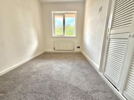 3 bedroom flat to rent - Photo 2