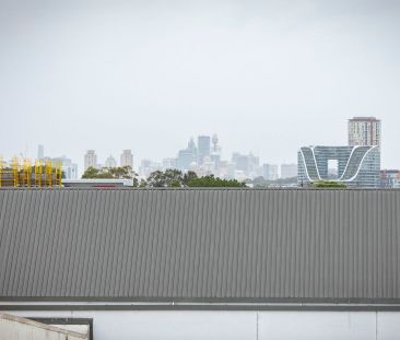 Sophisticated and Stylish Two Bedroom Apartment - Photo 5