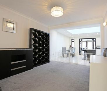 Price £3,650 pcm - Available Now - Part Furnished - Photo 4