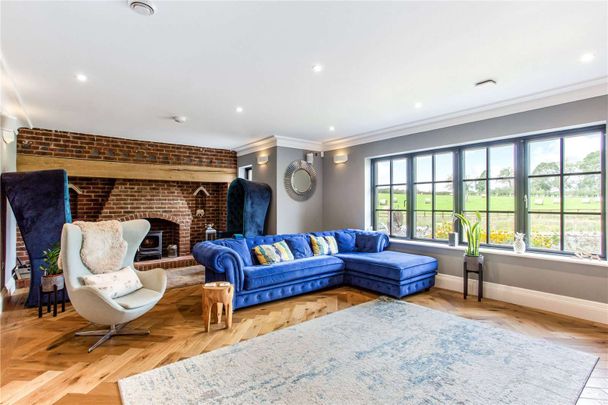 A beautifully designed family home - Photo 1