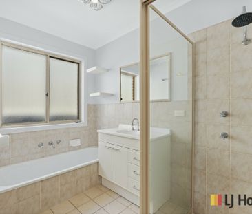 4 Bedroom Family Home With Views! - Photo 4