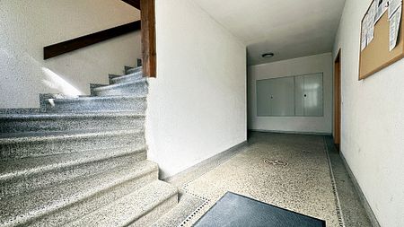 *** Charmante 4-Raum-Dachgeschosswohnung mit Einbauküche im schönen Lichtenau *** - Photo 3