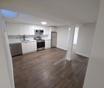 For Lease - 478 Winfield Terrace, Mississauga, Ontario - Photo 2