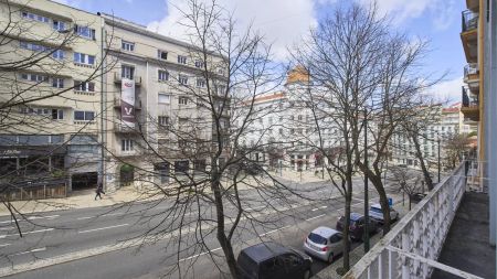 Room in a shared 7-bedroom apartment for rent in Lisbon, all bills included. - Photo 2