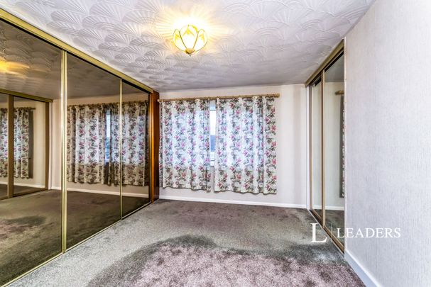 2 bedroom house to rent Mill Lane, Chatham, ME5 - Photo 1