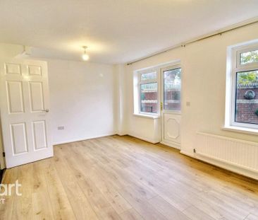 3 bedroom end of terrace house to rent - Photo 4