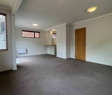 Three Bedrooms, Ngaio - Photo 4