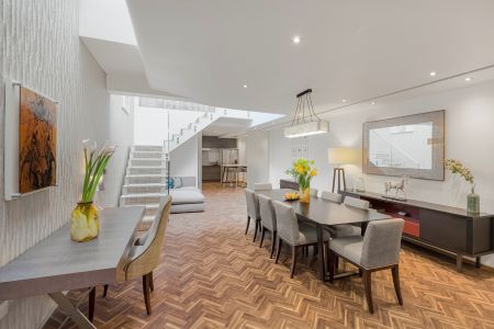 Chic Five-Bedroom Townhouse Moments from Hyde Park and Harrods - Photo 3