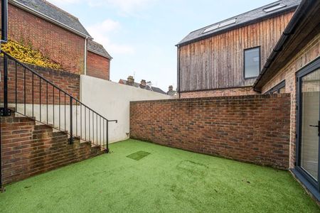 St Christophers Road, Haslemere, Surrey, GU27 - Photo 3