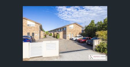 Renovated Townhouse In Central Maroochydore - Photo 2