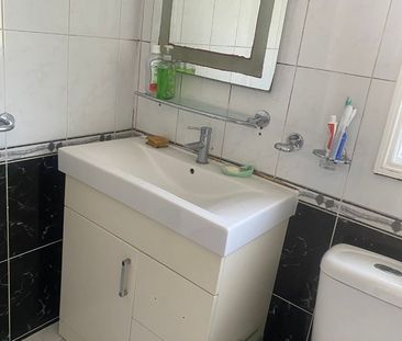 Room in a Shared House, Eastern Avenue, IG2 - Photo 2