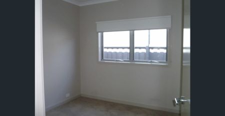 Modern 3-Bedroom Townhouse in Belmont - Photo 2