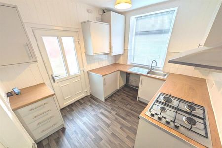 3 Bedroom Terraced To Let - Photo 5