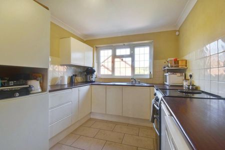 4 bedroom detached house to rent - Photo 5