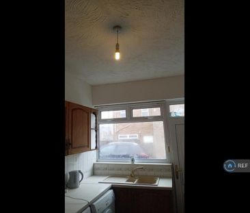 2 bedroom end of terrace house to rent - Photo 3