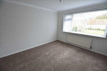 2 bedroom bungalow to rent - Photo 2