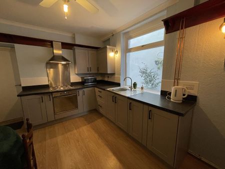 1 bedroom in a house share to rent - Photo 4