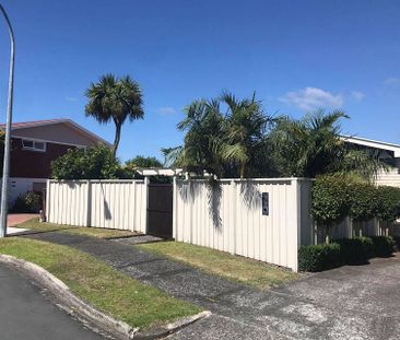MAUNGATAPU , Spacious 4BR Family HOME with POOL - Photo 2